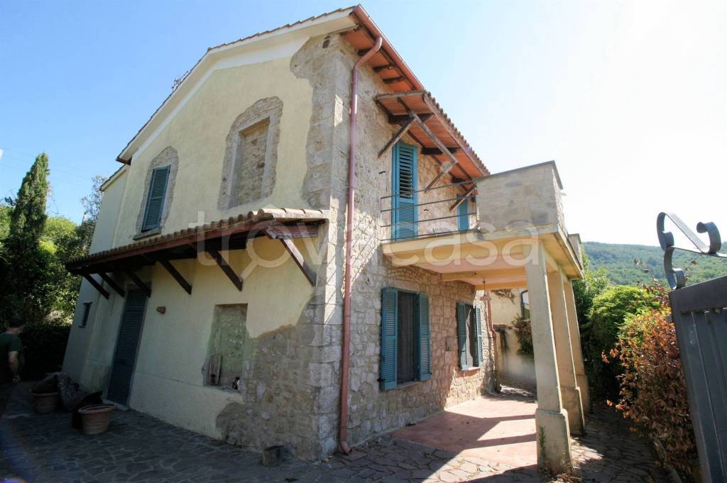 casa indipendente in vendita a Roccastrada in zona Sassofortino