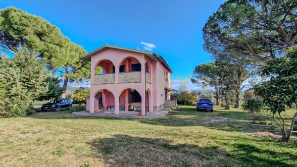 casa indipendente in vendita a Roccastrada in zona Montemassi