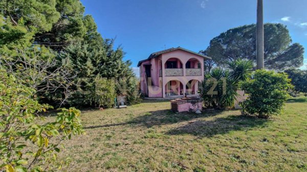 casa indipendente in vendita a Roccastrada in zona Montemassi
