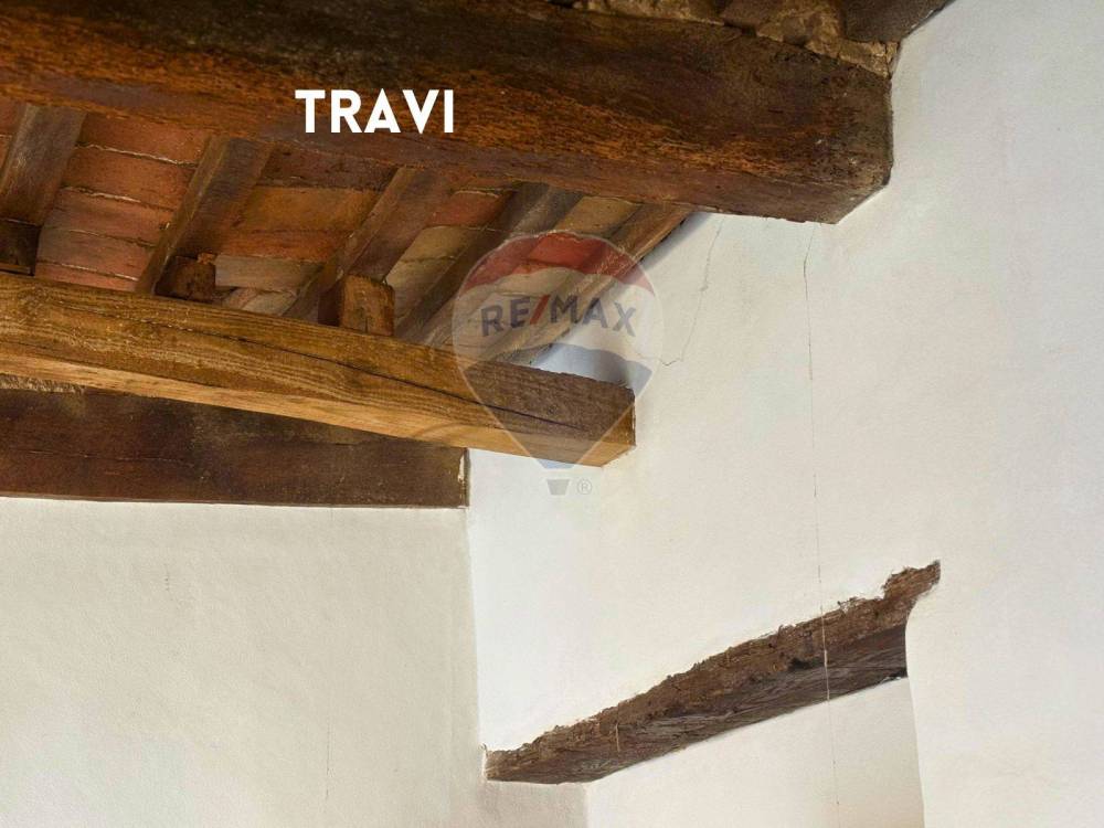 negozio in vendita a Roccastrada in zona Sassofortino