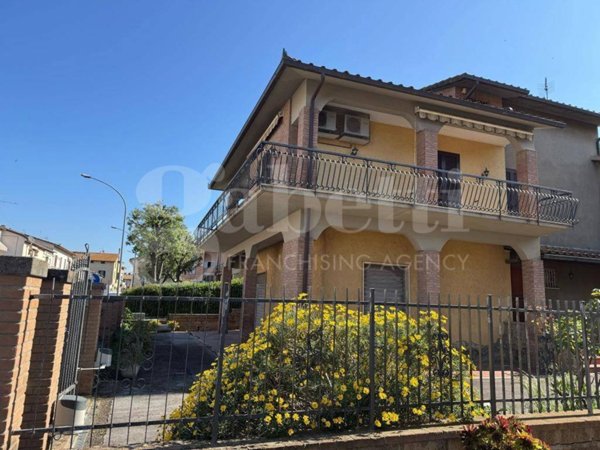 casa indipendente in vendita a Roccastrada in zona Sticciano