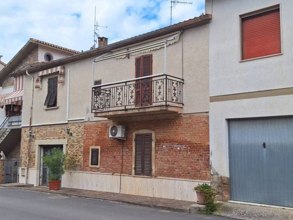 appartamento in vendita a Roccastrada in zona Sticciano