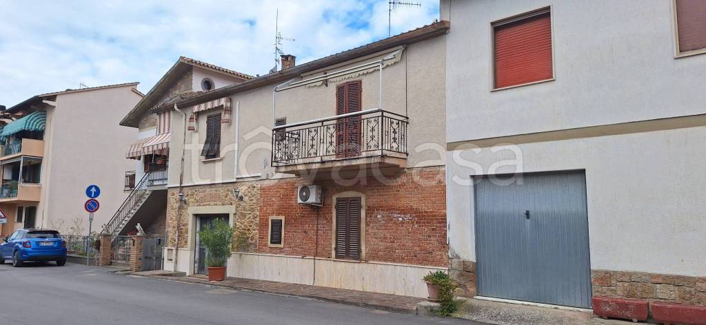 appartamento in vendita a Roccastrada in zona Sticciano