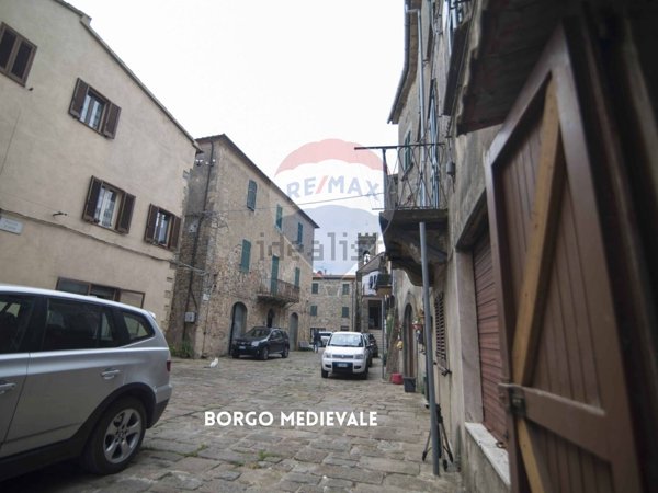 negozio in vendita a Roccastrada in zona Sassofortino