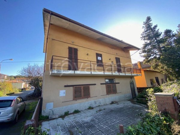 appartamento in vendita a Roccastrada in zona Sticciano