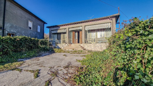 casa indipendente in vendita a Roccastrada in zona Sassofortino