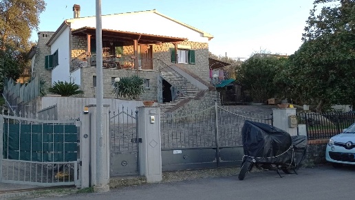 casa indipendente in vendita a Roccastrada in zona Sticciano