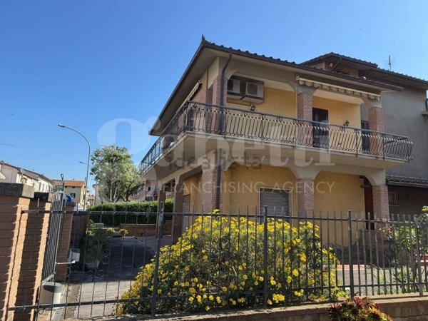 casa indipendente in vendita a Roccastrada in zona Sticciano