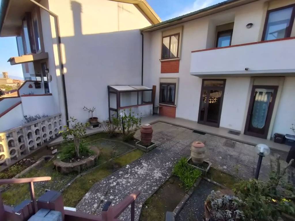 appartamento in vendita a Roccastrada in zona Sassofortino