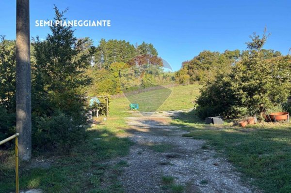 negozio in vendita a Roccastrada in zona Roccatederighi