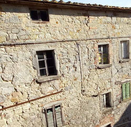 intera palazzina in vendita a Roccastrada in zona Piloni