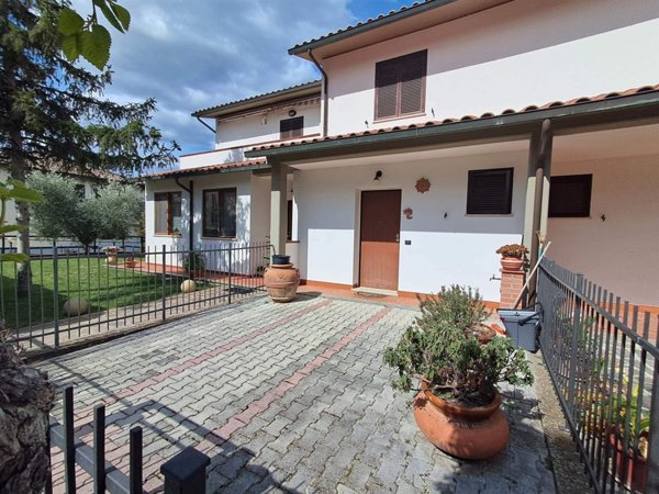 appartamento in vendita a Roccastrada in zona Sticciano