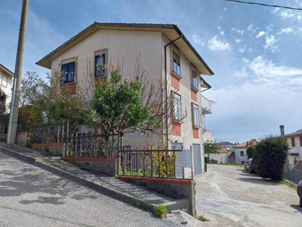 appartamento in vendita a Roccastrada in zona Sassofortino