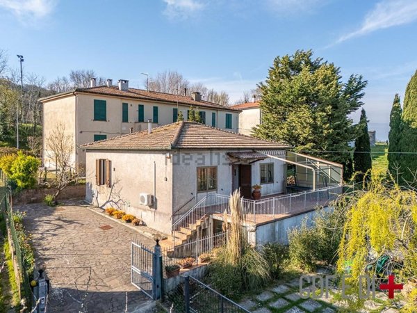 casa indipendente in vendita a Roccastrada in zona Sassofortino
