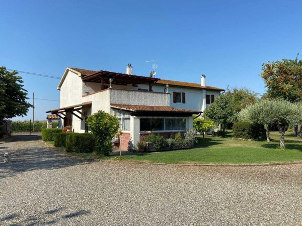 appartamento in vendita a Roccastrada in zona Ribolla