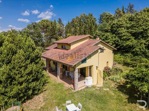 pentavano in vendita a Roccastrada in zona Sticciano