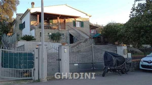 casa indipendente in vendita a Roccastrada in zona Sticciano