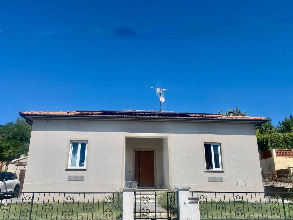 casa indipendente in vendita a Roccastrada in zona Sassofortino