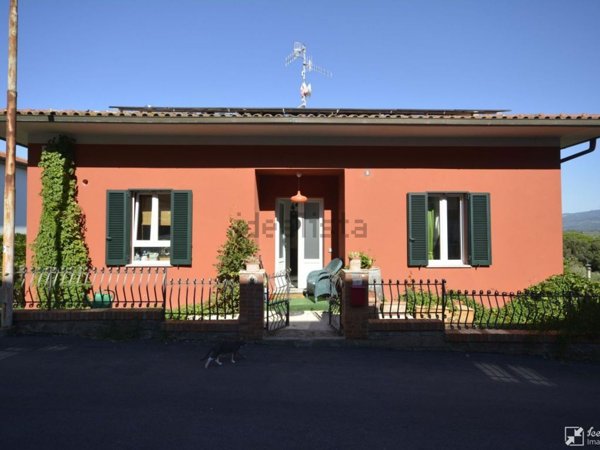 casa indipendente in vendita a Roccastrada in zona Sticciano