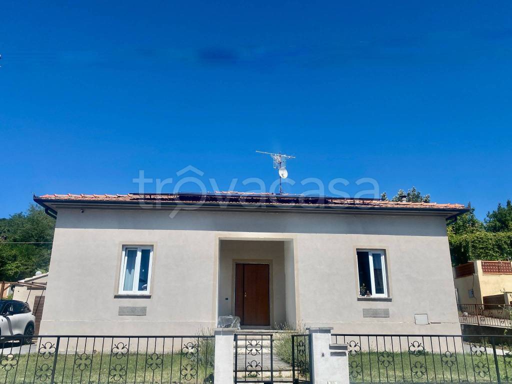 casa indipendente in vendita a Roccastrada in zona Sassofortino