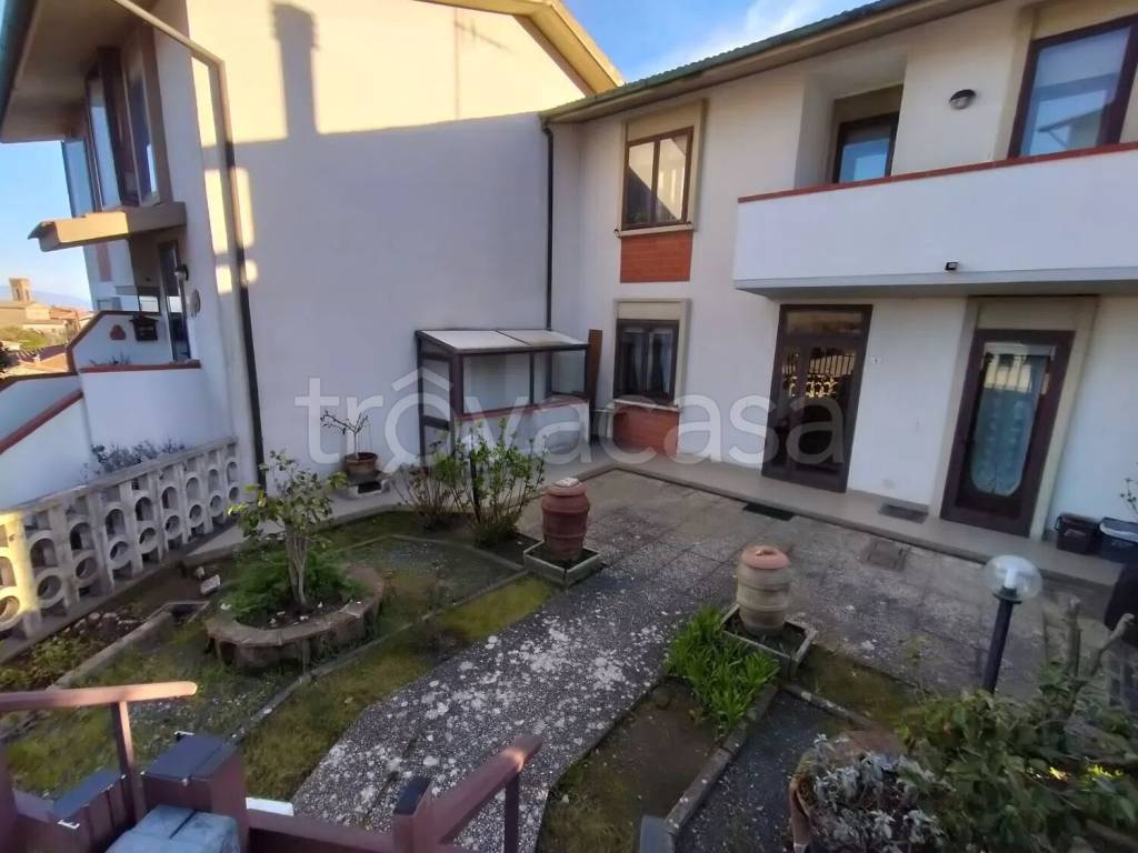 appartamento in vendita a Roccastrada in zona Sassofortino
