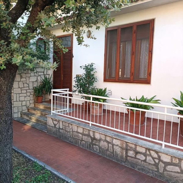 casa indipendente in vendita a Roccastrada in zona Ribolla