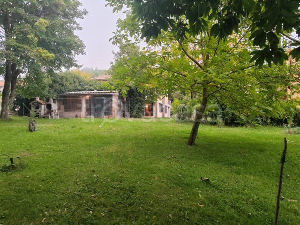casa indipendente in vendita a Santa Fiora in zona Bagnolo