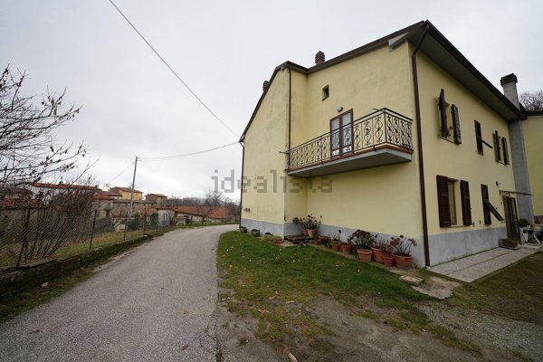 casa indipendente in vendita a Santa Fiora in zona Bagnolo