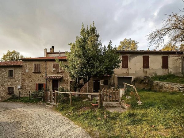 appartamento in vendita a Santa Fiora in zona Selva