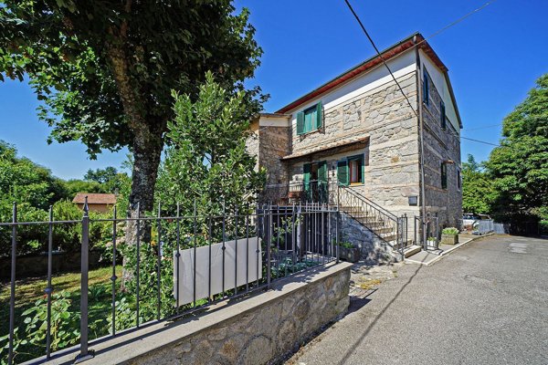 casa indipendente in vendita a Santa Fiora in zona Bagnolo