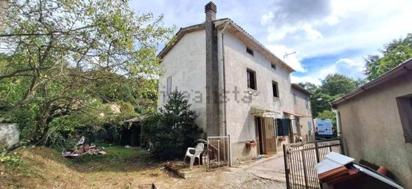 casa indipendente in vendita a Santa Fiora in zona Selva