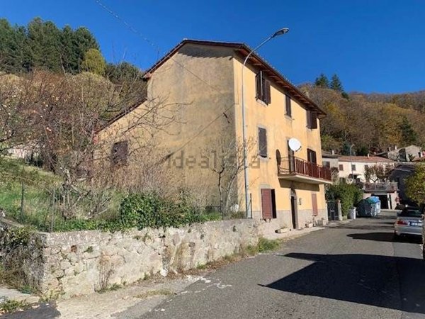 casa indipendente in vendita a Santa Fiora in zona Marroneto