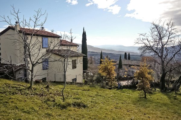 casa indipendente in vendita a Santa Fiora in zona Marroneto