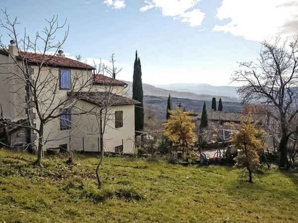 casa indipendente in vendita a Santa Fiora in zona Marroneto