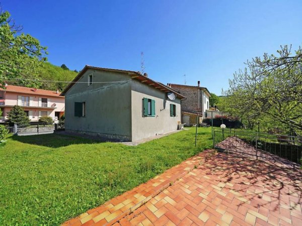 casa indipendente in vendita a Santa Fiora in zona Bagnolo