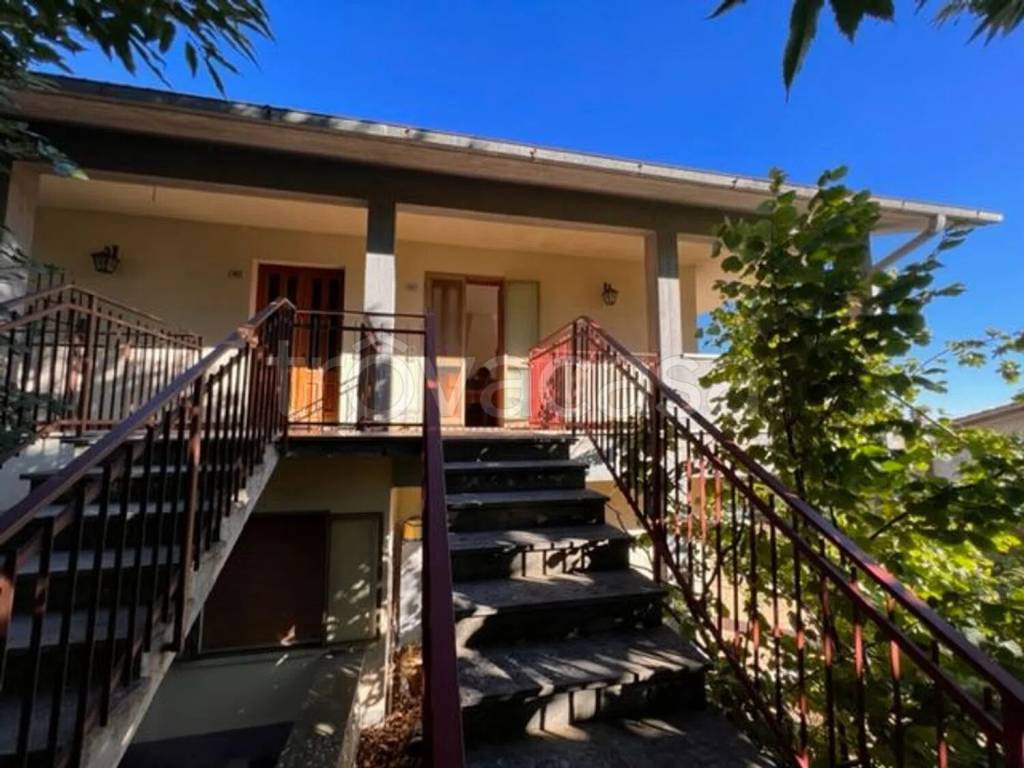 appartamento in vendita a Santa Fiora in zona Marroneto