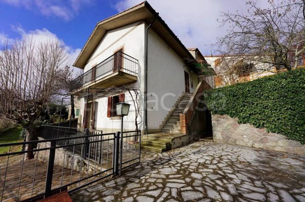 casa indipendente in vendita a Santa Fiora in zona Bagnolo