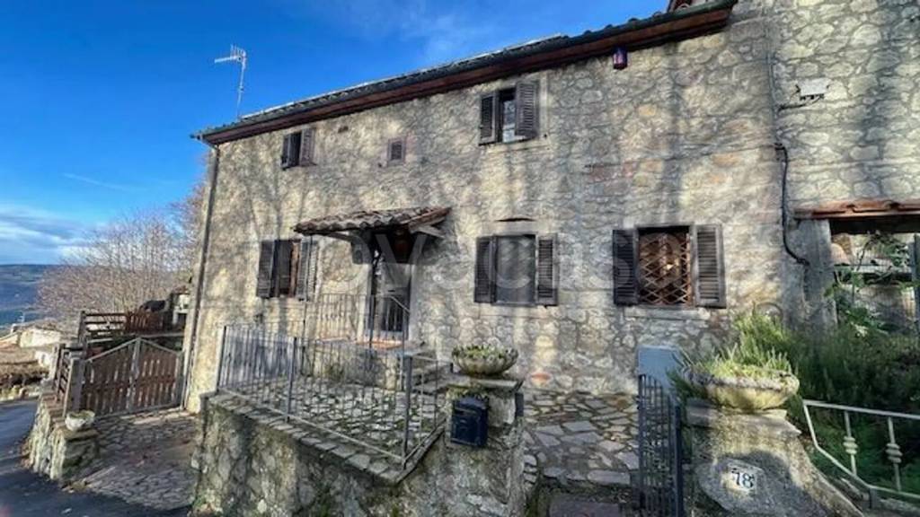 casa indipendente in vendita a Santa Fiora in zona Bagnolo