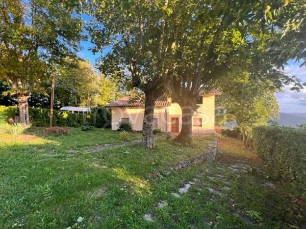 casa indipendente in vendita a Santa Fiora in zona Bagnolo