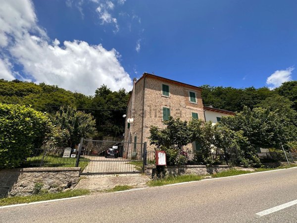 appartamento in vendita a Santa Fiora in zona Marroneto