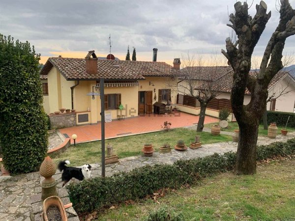 casa indipendente in vendita a Santa Fiora in zona Marroneto