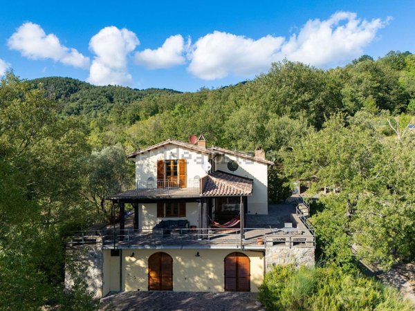 casa indipendente in vendita a Santa Fiora in zona Marroneto