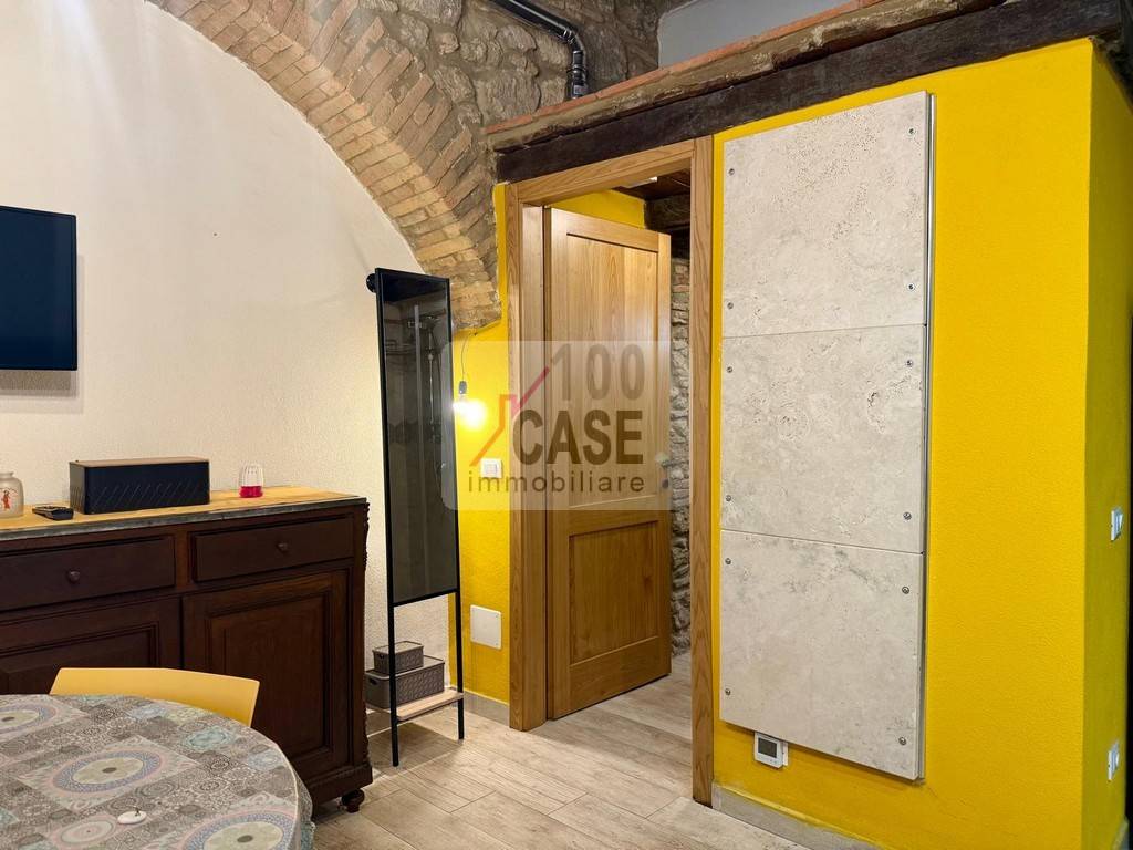 locale commerciale in vendita a Santa Fiora