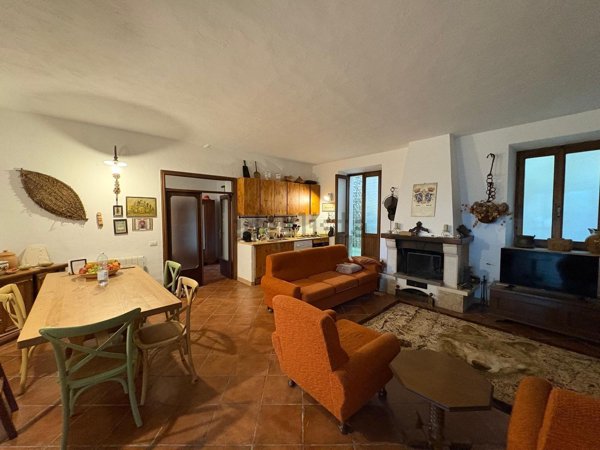 casa indipendente in vendita a Santa Fiora in zona Bagnolo