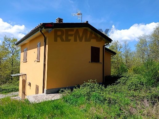 casa indipendente in vendita a Santa Fiora in zona Selva