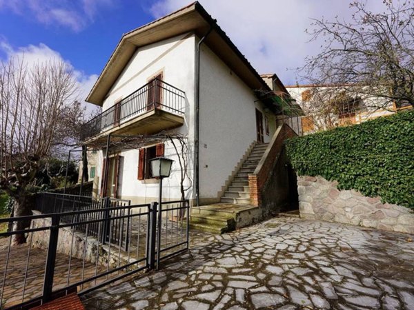 casa indipendente in vendita a Santa Fiora in zona Bagnolo