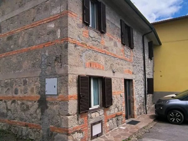 casa indipendente in vendita a Santa Fiora in zona Bagnolo