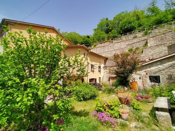 casa semindipendente in vendita a Santa Fiora in zona Bagnolo