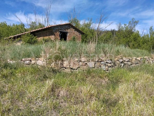 locale di sgombero in vendita a Santa Fiora in zona Marroneto
