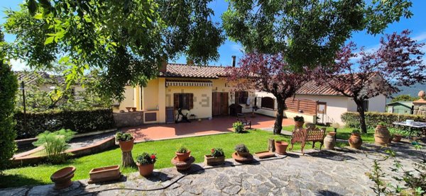 casa indipendente in vendita a Santa Fiora in zona Selva